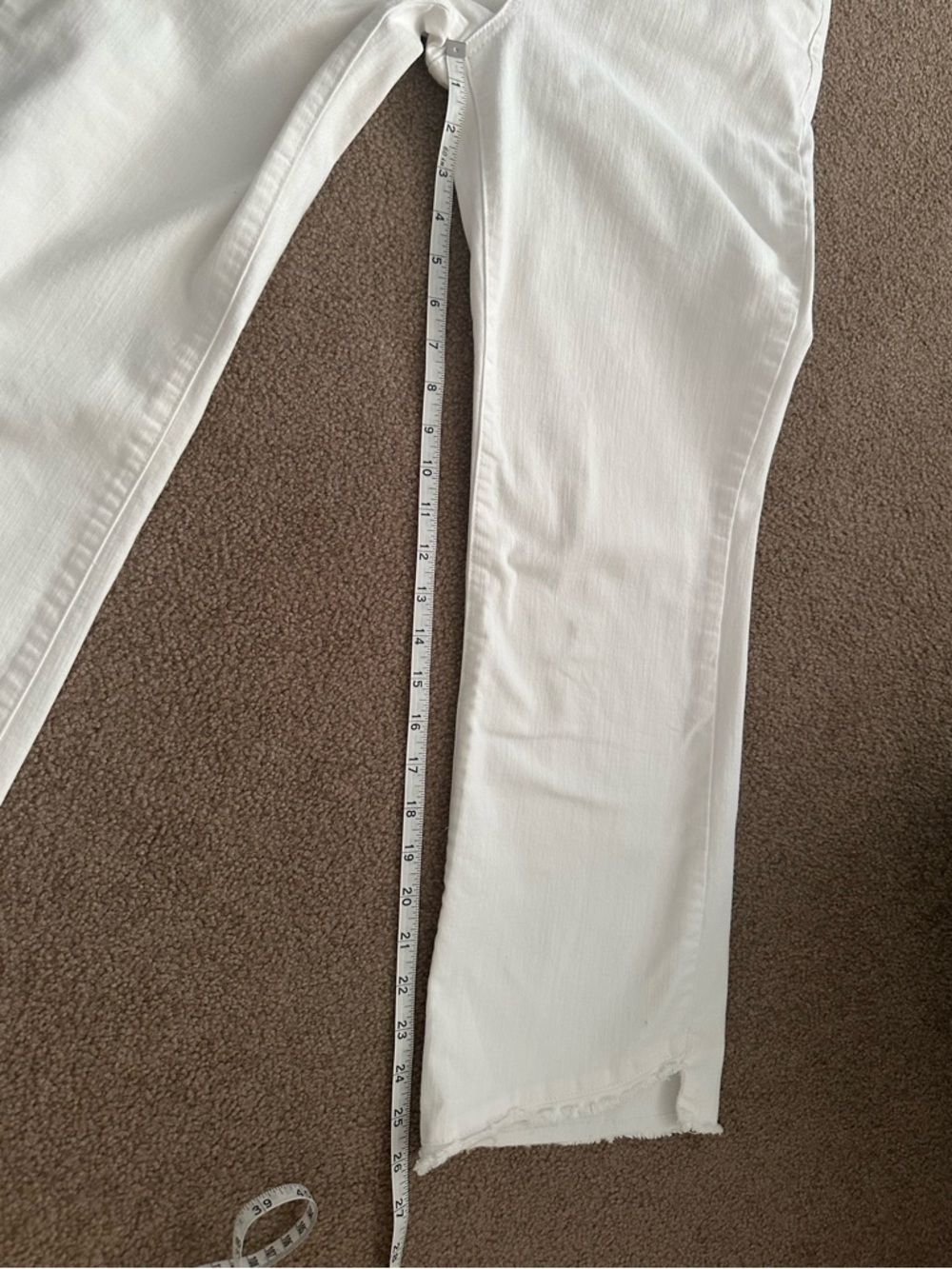 Democracy White Flare cropped/capri  Jeans with Frayed Hem Size 6 - Picture 8 of 8